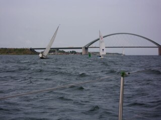 Segeln vor der Fehmarnsund-Brücke