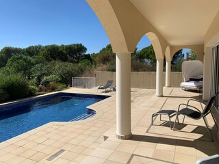 überdachte Südterrasse mit Meerblick