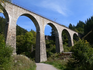 Eisenbahnviadukt in der Ravenaschlucht