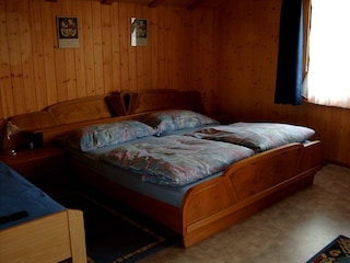 Schlafzimmer (3 Betten)