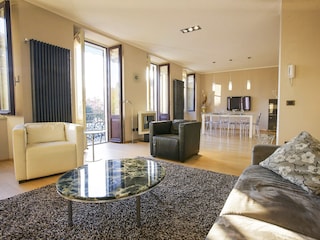 Lichtdurchflutetes Wohn-/ Esszimmer