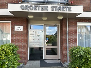 Vorderansicht mit Haupteingang