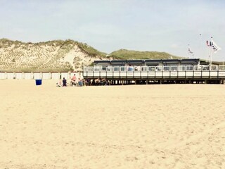Breiter strand Hargen mit restaurant