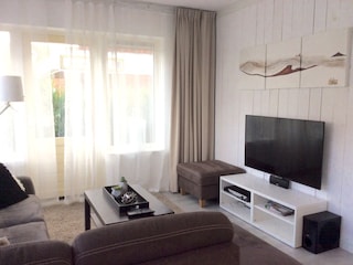 Zimmer mit Fernsehen und Schlafsofa