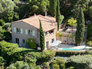 Villa mit Grundstück
