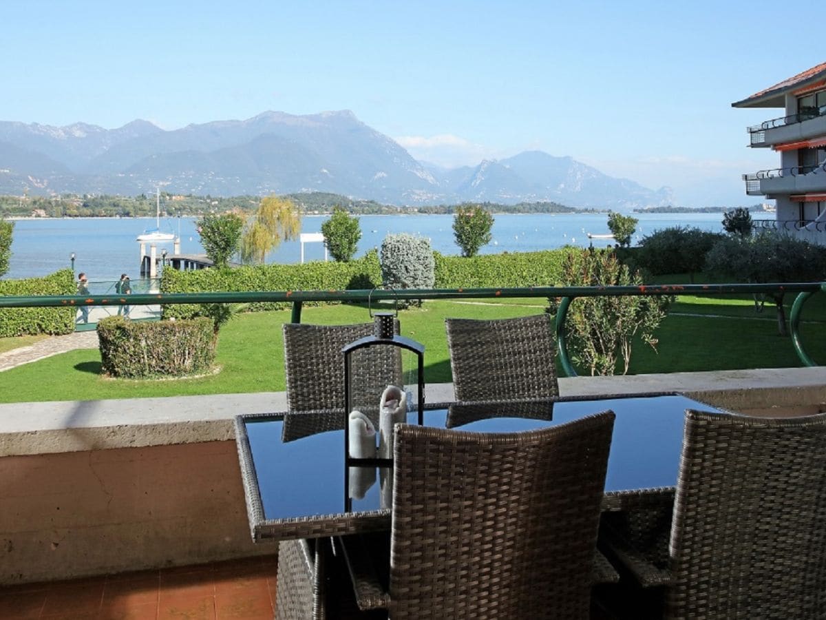 Gemütliche Balkon mit Seeblick