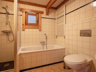 Badezimmer im Erdgeschoss