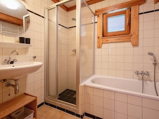 Badezimmer im Erdgeschoss