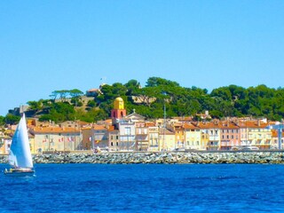 You can take the "Bateau Vert" (bus-boat) to St.Tropez