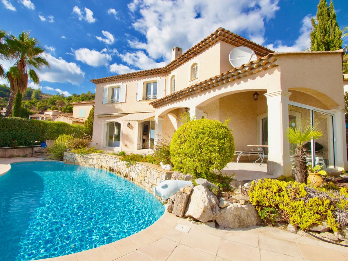 Villa with heated pool