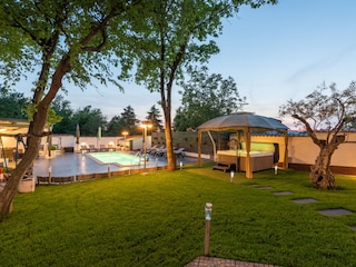 Pool im Garten, Jacuzzi nicht im Angebot