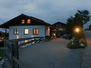 Einfahrt Haus-Alpenstrasse Sommer