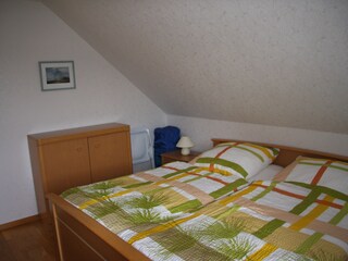 Schlafzimmer 1