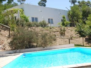 Familienvilla mit Pool und Grill