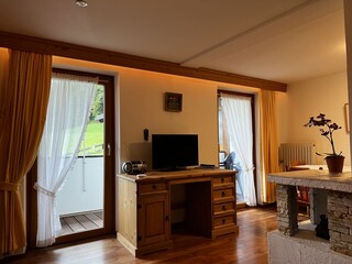 Wohnzimmer  mit Balkonzugang