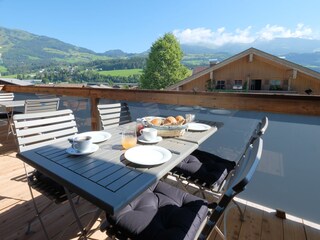 Balkon mit Blick über die Bergwelt