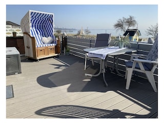 Strandkorb auf der Terrasse