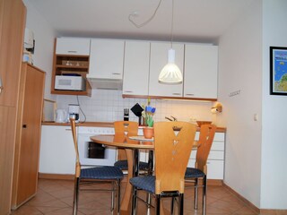 Küchenbereich mit Essplatz