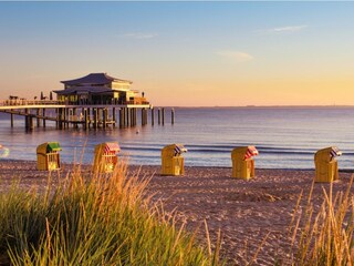 Abendstimmung am Strand mit Teehaus "Wolkenlos"