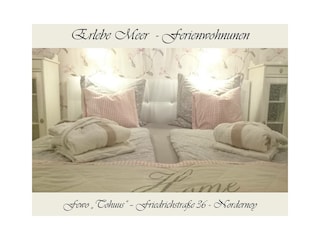 Bett mit Kaltschaummatratzen + Topper
