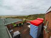 Terasse mit Blick auf den Strand und das Meer