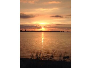 Sonnenuntergang mit Blick zum Hafen