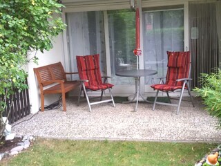 Garten mit gemütlicher Terasse
