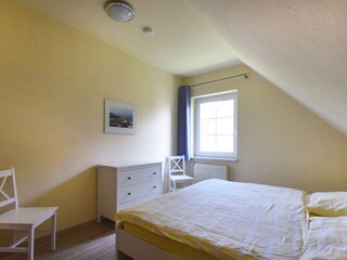 Schlafzimmer mit Doppelbett