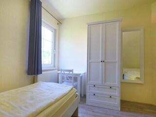 Schlafzimmer mit zwei Einzelbetten
