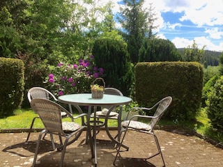 Terrasse hinter dem Haus