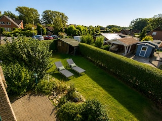 Gartenansicht vom Balkon aus