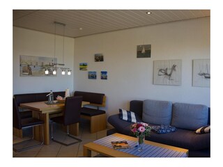 Esstisch für 4 Personen in der Ferienwohnung Inselblume 45  in Burgtiefe auf Fehmarn