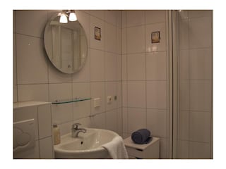 Badezimmer in der Ferienwohnung Inselblume 45 in Burgtiefe auf Fehmarn