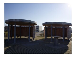 Einer der öffentlichen Grillplätze am Yachthafen