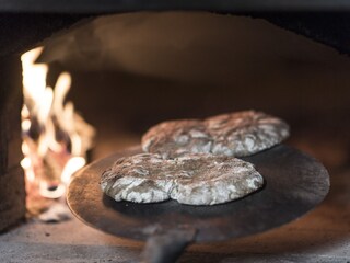 Wöchentliches Brot backen bei uns am Hof