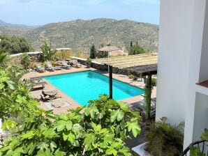 Sfeervolle villa met apart gastenverblijf, privé zwembad en prachtige ligging - Sayalonga - image1