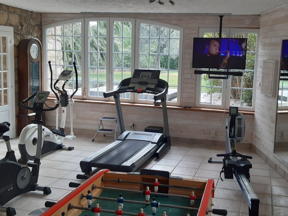 Fitness und Spielraum mit Video und Musik