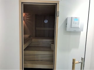 geräumige RUKU-Sauna in der Wohnung