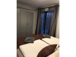 Schlafzimmer 2 mit großzügigem Kleiderschrank