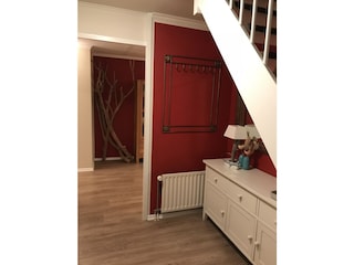 Eingang mit Stauraumkommode und Garderobe