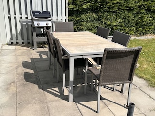 Outdoor Esstisch mit Gasgrill