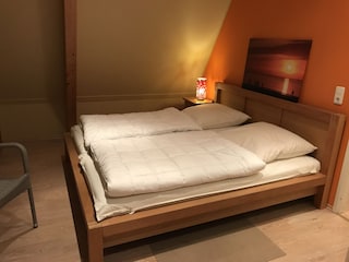 3 Bett Zimmer mit kleinem Balkon