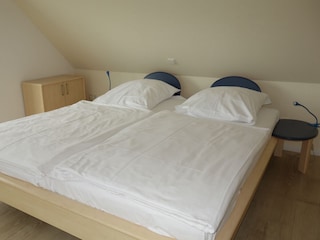 Schlafzimmer oben, 2 Matratzen, Balkon