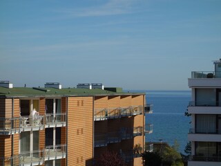 Blick vom oberen Balkon aufs Wasser