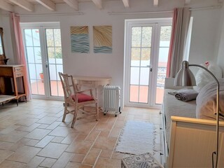 2. Zimmer mit direkten Zugang zur oberen Terrasse