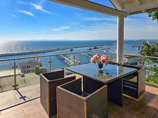 Große Dachterrasse mit Ostseeblick