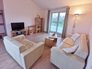Wohnzimmer mit Balkon