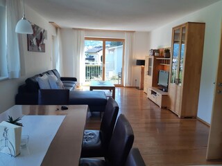 Eat-in kitchen with large dining table