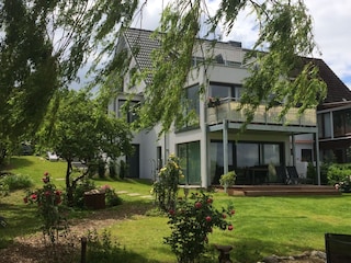 Unser Haus mit 3 Wohnungen. Seeblick ist die oberste