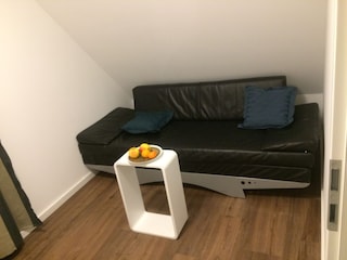 2. kleines Schlafzimmer mit Ausziehcouch